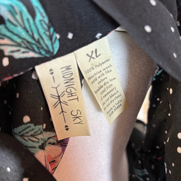 Midnight Sky Women’s Top Size XL Sheer Flowing Boho Floral Tie Neck Ruffle - Picture 7 of 7